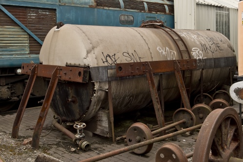 Milk tank barrel and frame