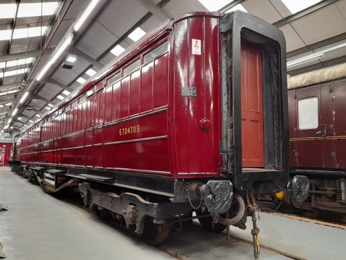 LNER  E70470E Gresley Gangwayed Passenger Brake (Pigeon Van) built 1938